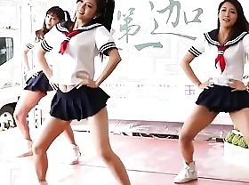 The classmate’s skirt was rejuvenated to be too short. After dancing, report to the discipline office (Ting Wei, Xuanxuan, pat)