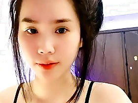 Amii Gái xinh nhảy sexy lộ hàng