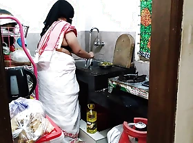 (Tamil Maid Ki Jabardast Chudai malik) Indian Maid Fucked by the employer while cooking in kitchen - Outstanding Arse Cum