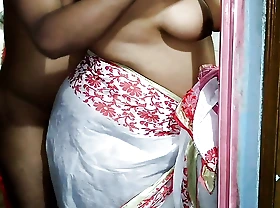 Aditi Aunty washing dress on Skid Road bereft of a Blouse when neighbor aged bean came & fucked her - Huge Boobs Indian 35 savoir faire aged Desi 4k
